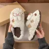 Solado grosso bico fechado interno casa inverno 2026 pantufas de algodão pantufas de pelo feminino quentes com fleece adicional sapatos pós-parto coelhinho