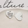 Pendientes DIY de aleación de pintura simple de nicho para todas las ocasiones, con palabra unilateral y corazón colgante, accesorios para el cabello de mujer, material para funda de teléfono, lote