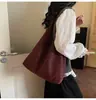 Bolso de gran capacidad con textura, moda retro simple de otoño, nuevo bolso tote de otoño e invierno, bolso de mujer de moda 2026