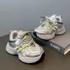 Zapatillas de moda para niñas 2026 modelo nuevo primavera y otoño para niños, ligeras, estilo papá, para niños mayores, con suela blanda para correr