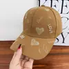 Boné de Baseball com Aba Rígida Bordado de Coração de Amor Estilo Coreano para Mulheres, Chapéu de Sol Casual Versátil de Primavera que Faz o Rosto Parecer Menor