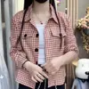 Camisa de diseñador de nicho deportiva primavera y otoño nueva ropa de mujer pata de gallo moda holgada chic francés top para superponer