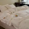 Juego de ropa de cama de cuatro piezas estilo Ins, fresco y sencillo, de doble capa de gasa 100% algodón, con ribete de encaje denso, funda de edredón y sábana de algodón puro para dormitorios de estudiantes