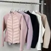 Jaqueta Leve de Penas Nova Outono e Inverno 2024 Feminina Gola Casual Moda Fitness Costura Quente Jaqueta de Yoga