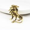 Accesorios de ropa de alta gama de moda europea y americana, broche de león con personalidad para traje de hombre, broche de animal retro de moda al por mayor