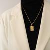 Cadena de clavícula con colgante cuadrado de 26 letras estilo hip hop de azúcar, acero de titanio PVD chapado en oro de 18 quilates, joyería europea y americana al por mayor
