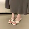 Primer Encuentro Jifa Elegantes Mules Franceses de Punta Abierta para Mujer Calzado de Exterior Plano con Decoración Metálica Chanclas Diarias