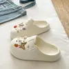 Versátiles para el trayecto Zapatos perforados estilo Birkenstock de ámbar mariposa retro para mujer, sandalias cómodas de EVA de verano para exterior de punta cerrada