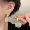 Novos Brincos de Clipe de Flor e Pérola 2025 para Mulheres, Brincos de Luxo Leve de Alta Qualidade, Argolas de Orelha Tipo Bobina de Mosquito, Acessórios para Orelha