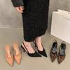 Sandalias Baotou de tacón alto con estampado de leopardo francés de Niche, zapatos de hadas, primavera y verano 2025, zapatos de ante con punta puntiaguda.
