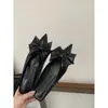 2026 Nova Primavera e Verão Estilo Coreano Bico Fino Plano Laço Simples Confortável Bico Fechado Slip-On Chinelos para Uso Externo e Trajeto para Mulheres