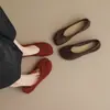 Zapatos Weiwei Lady 8293-1 con punta dividida elegantes para mujer, zapatos planos retro de gamuza, zapatos de tacón de pezuña de cerdo bajos