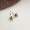 Pendientes de Botón Redondos de Perla de Vidrio Marrón Moca Retro Francés Populares Elegantes Simples con un Toque Moderno y de Alta Gama