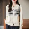 Suéter de Tricô Jacquard com Blocos de Cor e Gola Redonda Outono/Inverno 2025 para Mulheres Jaqueta Cardigã de Algodão Puro com Design de Zíper Duplo Outono/Inverno Novo para Mulheres