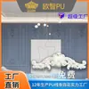 Sofá de combinação com ornamento floral de canto em PU estilo francês, parede de fundo da sala de estar, teto, decoração de escultura em gesso de imitação