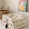 Colcha de punto estilo INS con diseño de nube de dibujos animados para primavera y otoño, colcha de invierno suave y cálida con borde enrollado, lavable a máquina, adecuada para uso en dormitorio