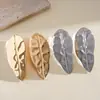 Pendientes Metálicos Brillantes con Forma de Hoja Transfronterizos Europeos y Americanos, Pendientes Statement Únicos y Elegantes con un Toque de Gama Alta de Nicho