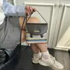 Bolsa de Paja Tejida de Colores para Mujer 2025 Verano Nuevo Bolso Cruzado Tipo Cubo Nicho Simple Bolso de Playa para Vacaciones en la Costa