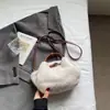 Nuevo bolso de un solo hombro para otoño e invierno, con un diseño ligero de felpa, de moda para mujeres en 2026, minimalista, lujoso y único, adecuado para ir al trabajo y se puede llevar como bolso cruzado