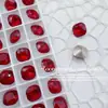 Arte de Uñas Rojo Oscuro con Pedrería de Punta Inferior, Corazón Inclinado Rojo Sangre de Angora K9 Cubo de Azúcar, Accesorios de Uñas de Pedrería de Forma Irregular