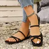 2026 Nuevas Sandalias Planas Elegantes Cómodas Estilo Comercio Exterior de Una Tira Decoradas para Mujer Venta al por Mayor Modernas Diarias al por Mayor