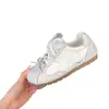 Zapatillas de entrenamiento retro alemanas con lazo para mujer, nuevas de primavera/verano 2026, superventas populares, zapatillas Forrest Gump, zapatillas deportivas casual versátiles