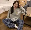 Pijama Nuevo para Mujer Primavera y Otoño Manga Larga Otoño Famoso en Internet Ropa para Exterior Otoño e Invierno Ropa para el Hogar Conjunto de Dos Piezas para traje Cabello