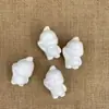 Espuma pequeno animal pato amarelo Embrião branco som de chocalho pato Rede social esculpido desenho animado modelo de pato amarelo vendas diretas da fábrica