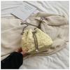 Bolso de mujer popular de este año 2024, bolso de tela con cadena colgante y diseño de nicho, bolso tipo cubo plisado.