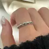 Anel de prata de lei S925 com zircônia xadrez, luxo leve, design de nicho de alta qualidade, anel aberto simples para mulheres