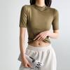 H525 Camiseta Feminina de Manga Curta Cuidadosamente Selecionada com Gola Alta Pequena, Estilo Fino para Primavera e Verão, Modelo Novo, Camiseta de Base com Mangas Médias