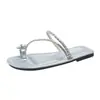 Chanclas Francesas de Tira Plana para Mujer Ropa de Exterior Nuevo Estilo Primavera/Verano 2026 Sandalias con Suela Suave y Pedrería para Falda