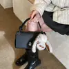 Bolso de mano sencillo, moderno y elegante, bolso de hombro retro europeo y americano de color liso, bolso pequeño chic de moda primaveral.