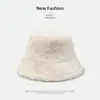 Chapéu de pescador de pelúcia em cores vibrantes para outono e inverno, quente e à prova de frio, versátil, moderno, casual, com toque de alta qualidade, faz o rosto parecer menor