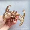 Elegante pinza para el pelo de perlas con doble C para mujer, pinza de tiburón para peinado semi-recogido, accesorio de pelo elegante de lujo ligero