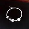 Pulsera Redonda de Flor de Zirconia Nicho Lujo Ligero Sensación de Alta Gama Pulsera Simple Versátil Temperamento de Oficina Joyería de Mano de Moda para Mujeres