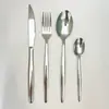 Nuevo juego de cubiertos de acero inoxidable con mango de punta de Amazon de 18/24 piezas para uso doméstico, juego de cuchillo para bistec, tenedor y cuchara de color dorado