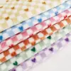 Pelo de coelho estampado em padrão xadrez, estoque de fábrica, pelúcia de coelho em formato de coração pequeno, tecido de pelúcia para roupas infantis, pelo de coelho sintético