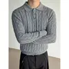Venta al por mayor del fabricante suéter de punto de manga larga ajustado con cuello polo estilo dinero antiguo, suéter de rayas retorcidas amigable con la piel para hombre