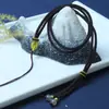 Colar de Jade Pingente Corda Cor Café Envolto Fio de Ouro Alça Trançada Ajustável Joia com Contas na Ponta Corda para Pendurar no Pescoço
