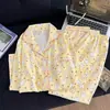 Promoción de transmisión en vivo de primavera: pijama nuevo para mujer, con un cárdigan de doble capa y cuello estiloso, estampado creativo y sencillo de nubes, y suave tejido de algodón de manga larga