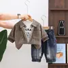 Conjunto de Roupas de Outono para Meninos 2026 Novo Estiloso Bebê Crianças Primavera e Outono Casual Veludo Cotelê Manga Longa Conjunto de Três Peças Tendência