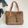 Bolso Tote de Hombro con Estampado Retro Texturizado para el Trabajo Moda Europea Americana Mujer 2026 Nuevo Elegante Bolso de Gran Capacidad