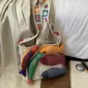 Bolsa de Punto de Lana Artística Versátil con Parche de Borlas de Múltiples Peces Estilo Étnico Retro Bolsa Tote de Hombro Único de Gran Capacidad Tejida