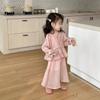 Roupa infantil atacado terno para meninas primavera e outono 25 novo estilo pequena fragrância infantil estilo estrangeiro camisa calça de perna larga conjunto doce de duas peças