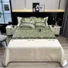 Conjunto de Três Peças Estilo Lençol de Verão de Tapetes de Seda de Gelo de Alta Densidade, Roupa de Cama para Uso Doméstico e de Dormitório