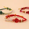 2026 Novo Estilo Chinês Nó Quadrado Pulseira de Fio Vermelho, Tendência Nacional Presente Requintado para Amigos, Pulseira de Fio Vermelho Artesanal Atacado