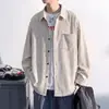 En stock: Nuevo modelo de otoño 2026, camisa casual de manga larga para hombre con cuello de solapa, rayas verticales y bolsillos, chaqueta fina/cárdigan