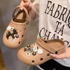 Sapatos com Furos Chinelos DIY Roupa Feminina de Exterior Baotou Chinelos Novo Estilo de Verão Sandálias de Praia para Homem