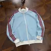 Moletom cardigã de gola alta listrado de três listras da moda estilo americano para homens, jaqueta baseball curta listrada em bloco de cores outonais com textura waffle